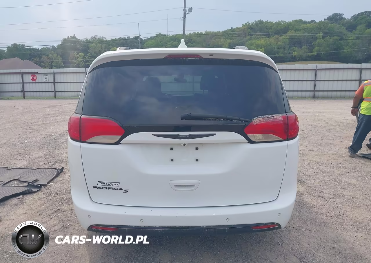2019 Chrysler Pacifica Touring L VIN:2C4RC1BG2KR507425 - 16