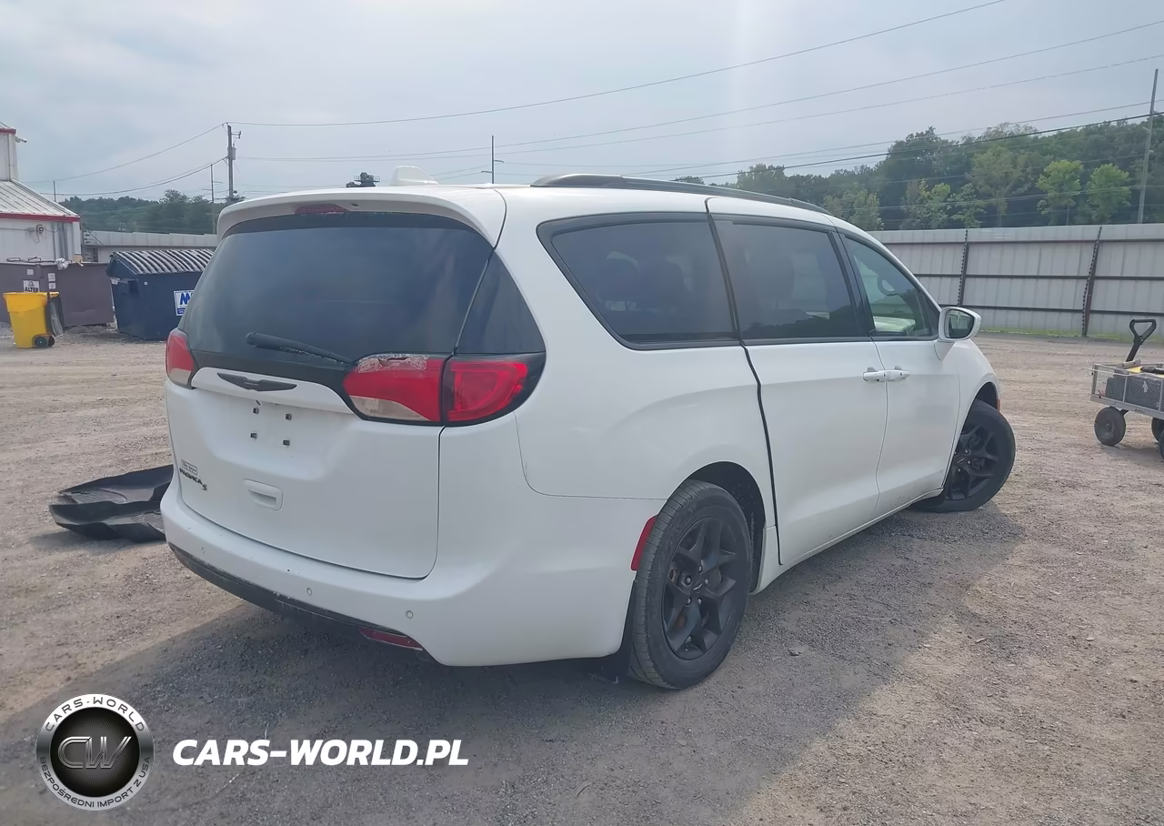 2019 Chrysler Pacifica Touring L VIN:2C4RC1BG2KR507425 - 4