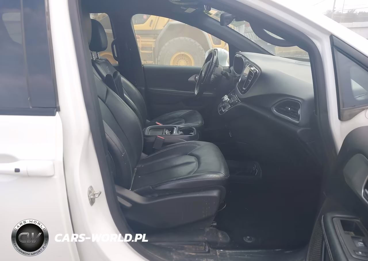 2019 Chrysler Pacifica Touring L VIN:2C4RC1BG2KR507425 - 5
