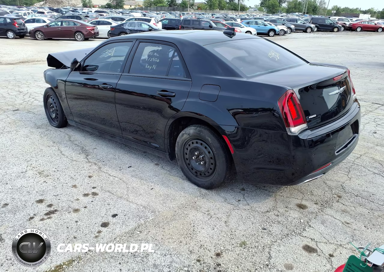 2016 Chrysler 300 300S VIN:2C3CCAGG3GH329282 - 3