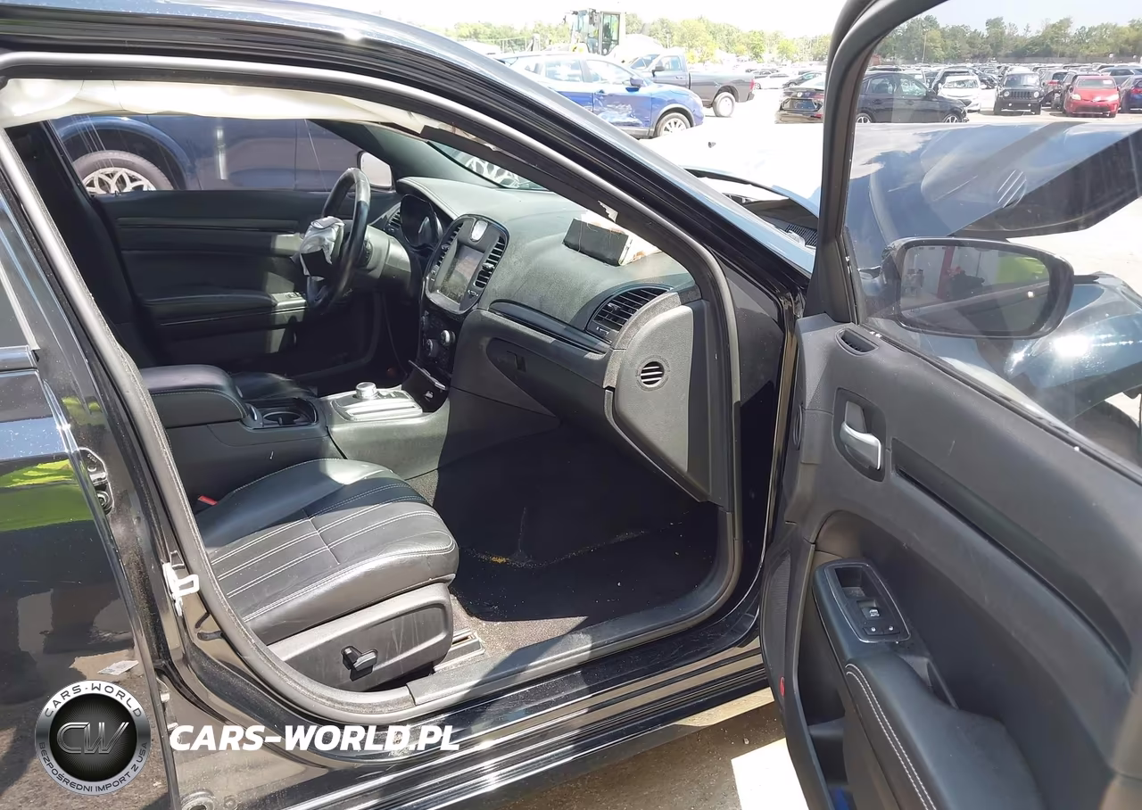 2016 Chrysler 300 300S VIN:2C3CCAGG3GH329282 - 5