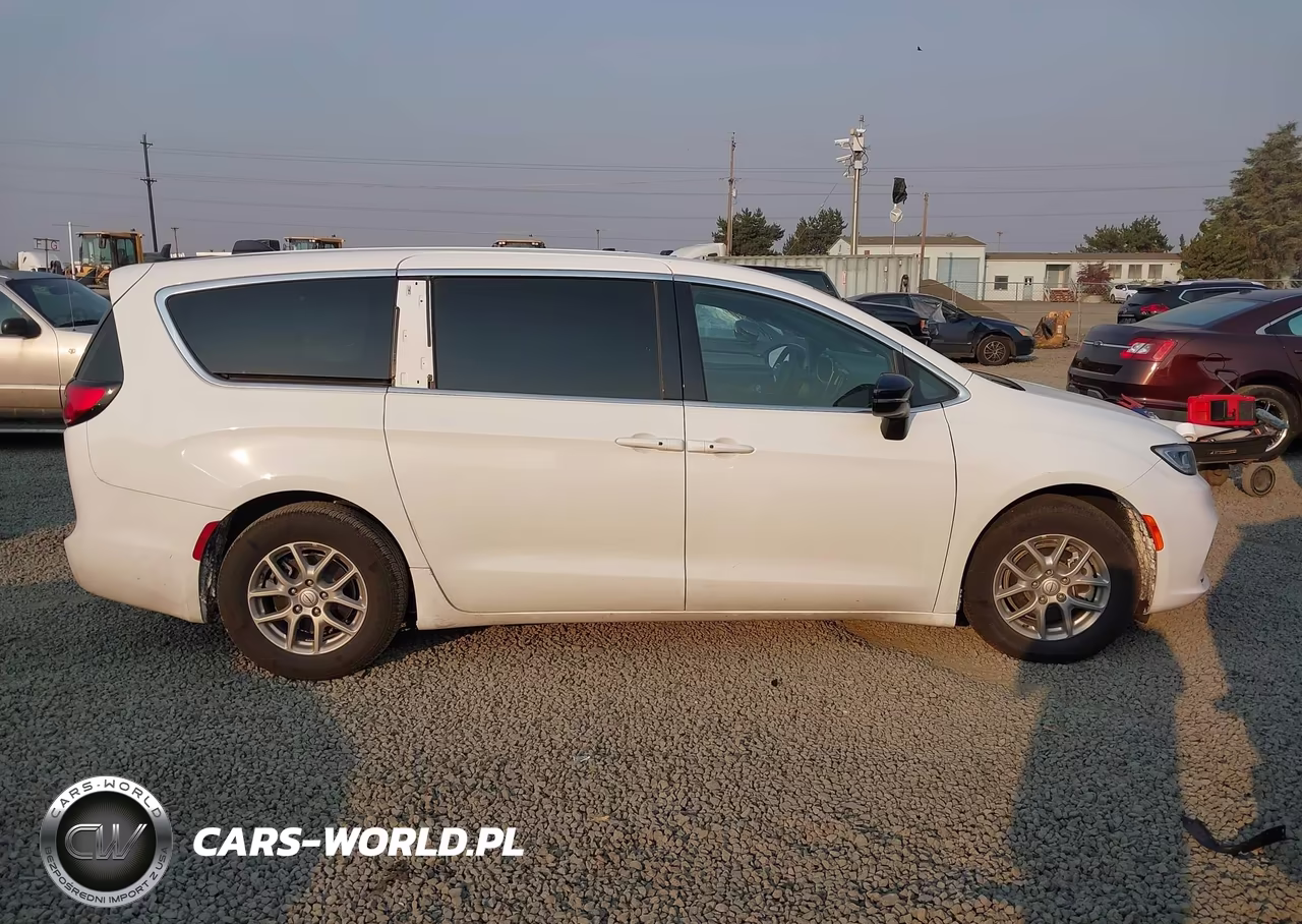 2026 Chrysler Pacifica Select VIN:2C4RC1BG8TR254614 - 13
