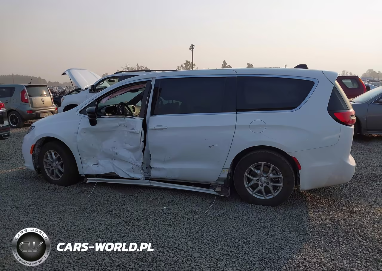 2026 Chrysler Pacifica Select VIN:2C4RC1BG8TR254614 - 14