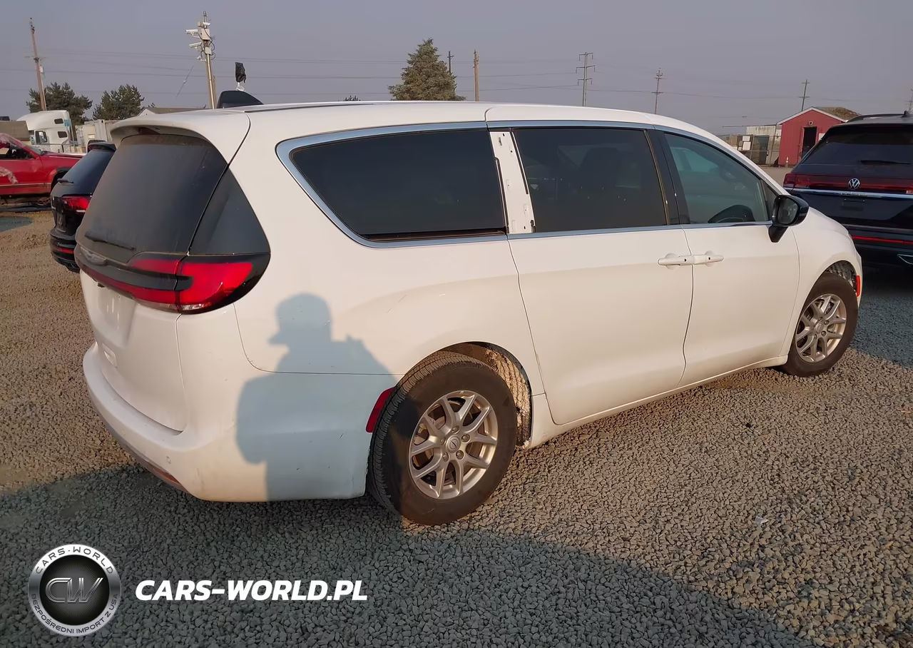 2026 Chrysler Pacifica Select VIN:2C4RC1BG8TR254614 - 4