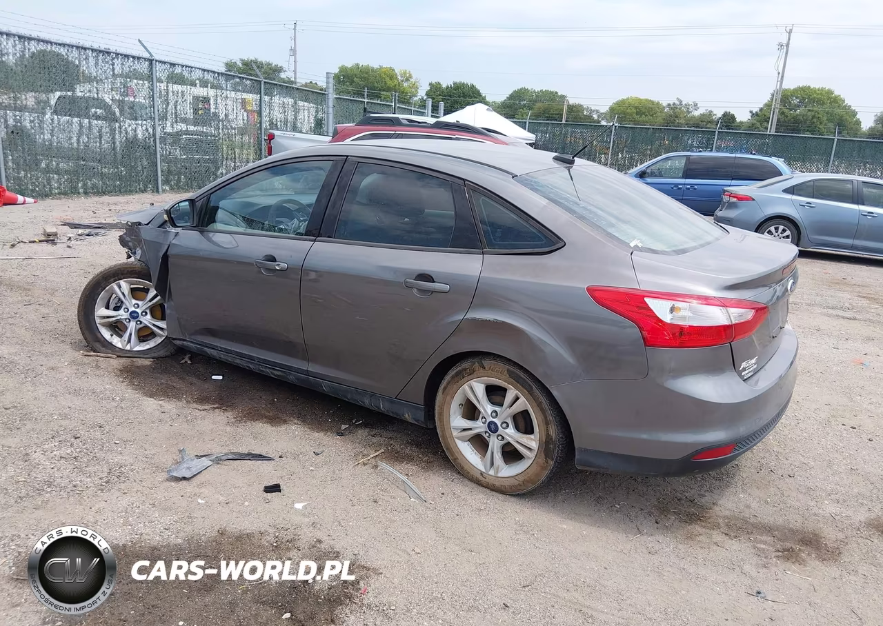2014 Ford Focus Se VIN:1FADP3F24EL432769 - 3