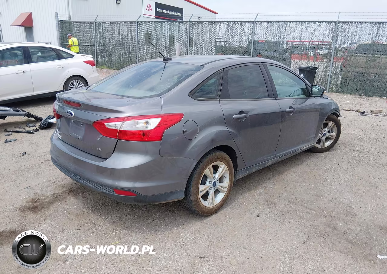 2014 Ford Focus Se VIN:1FADP3F24EL432769 - 4
