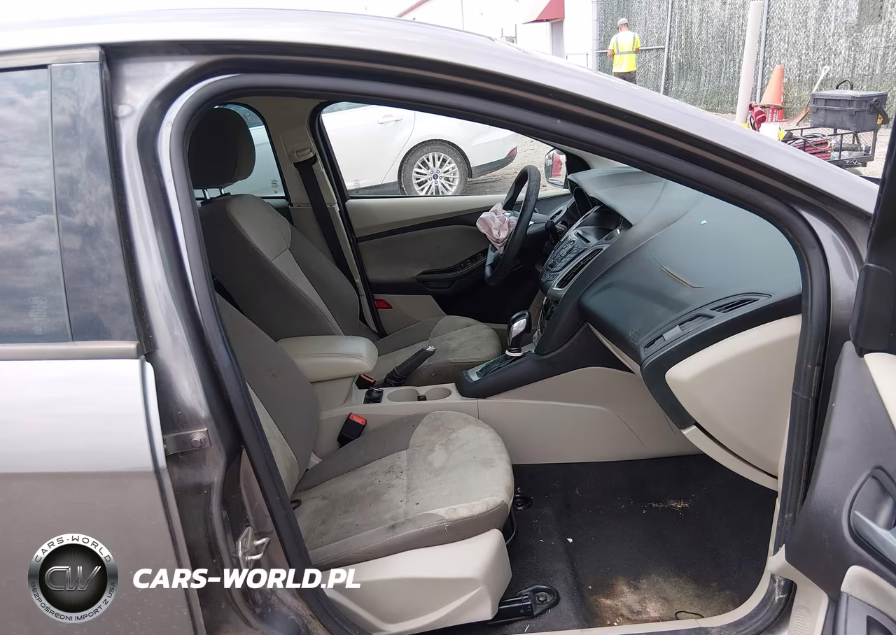 2014 Ford Focus Se VIN:1FADP3F24EL432769 - 5