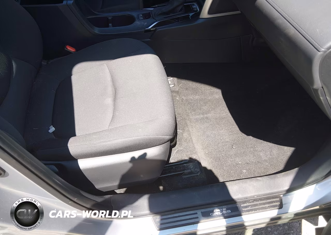 2023 Toyota Corolla Cross Le VIN:7MUCAABG7PV045492 - 5