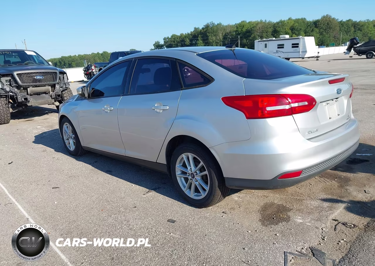 2016 Ford Focus Se VIN:1FADP3F20GL214315 - 3