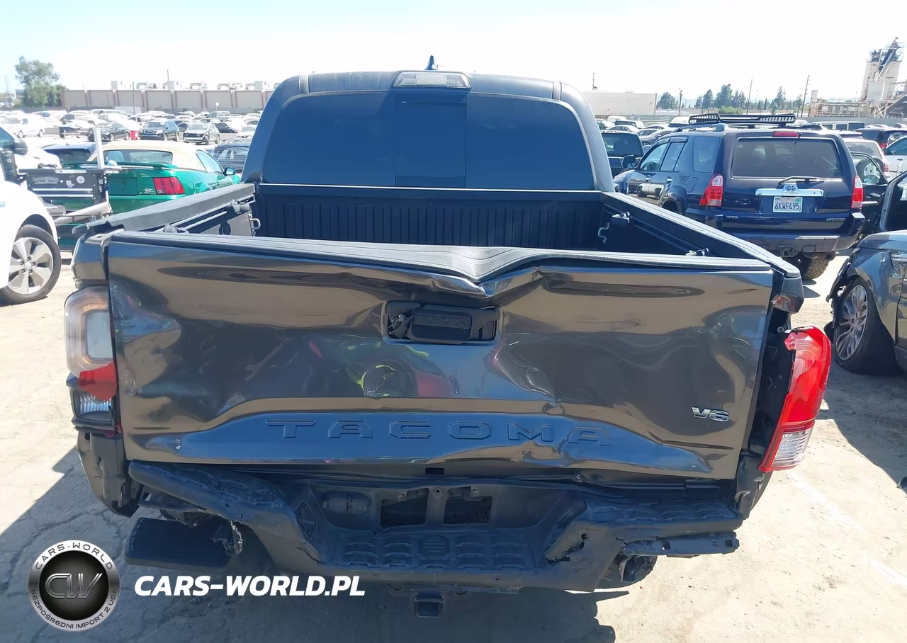 2018 Toyota Tacoma Trd Sport VIN:3TMAZ5CN1JM067008 - 17