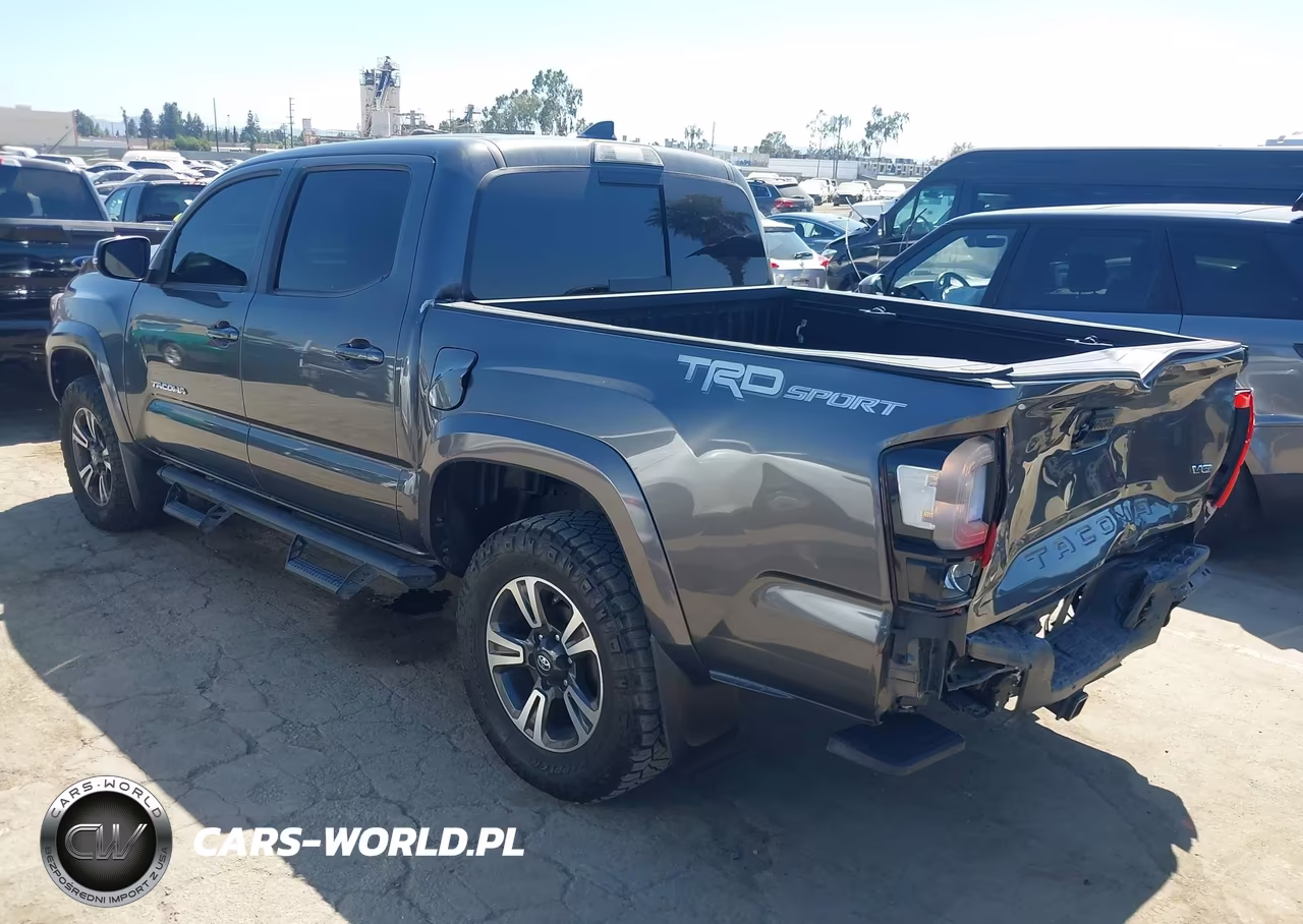 2018 Toyota Tacoma Trd Sport VIN:3TMAZ5CN1JM067008 - 3
