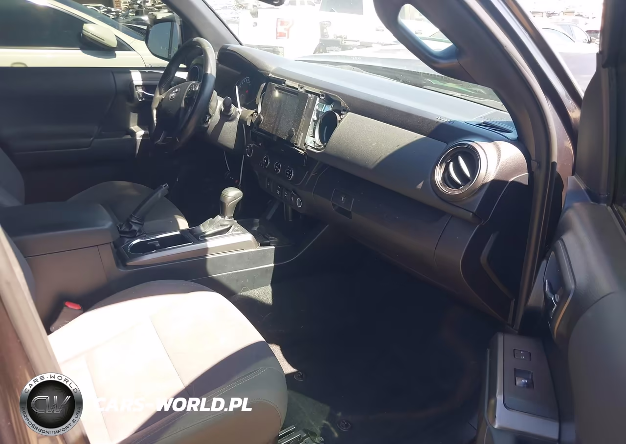 2018 Toyota Tacoma Trd Sport VIN:3TMAZ5CN1JM067008 - 5