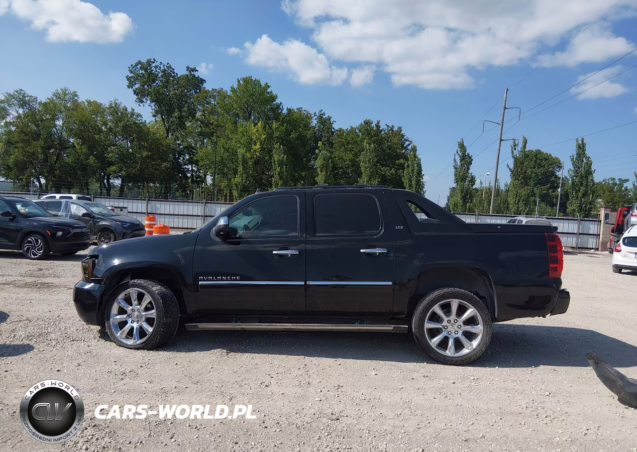 2011 Chevrolet Avalanche 1500 Ltz VIN:3GNTKGE33BG370853 - 13