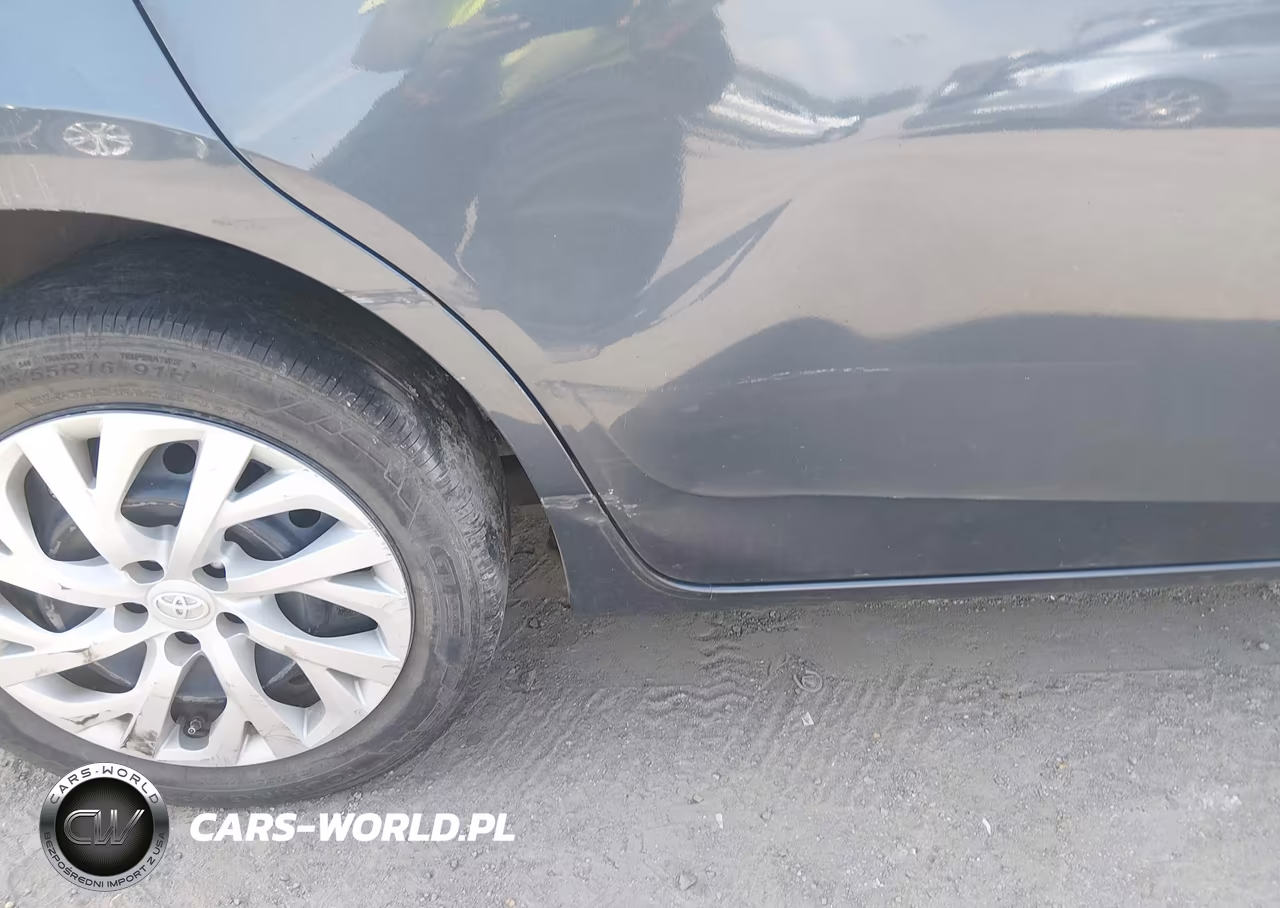 2019 Toyota Corolla Le VIN:5YFBURHE1KP876151 - 18