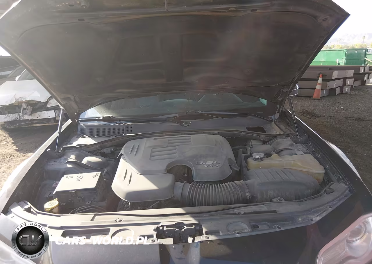 2015 Chrysler 300C VIN:2C3CCAEGXFH807604 - 10