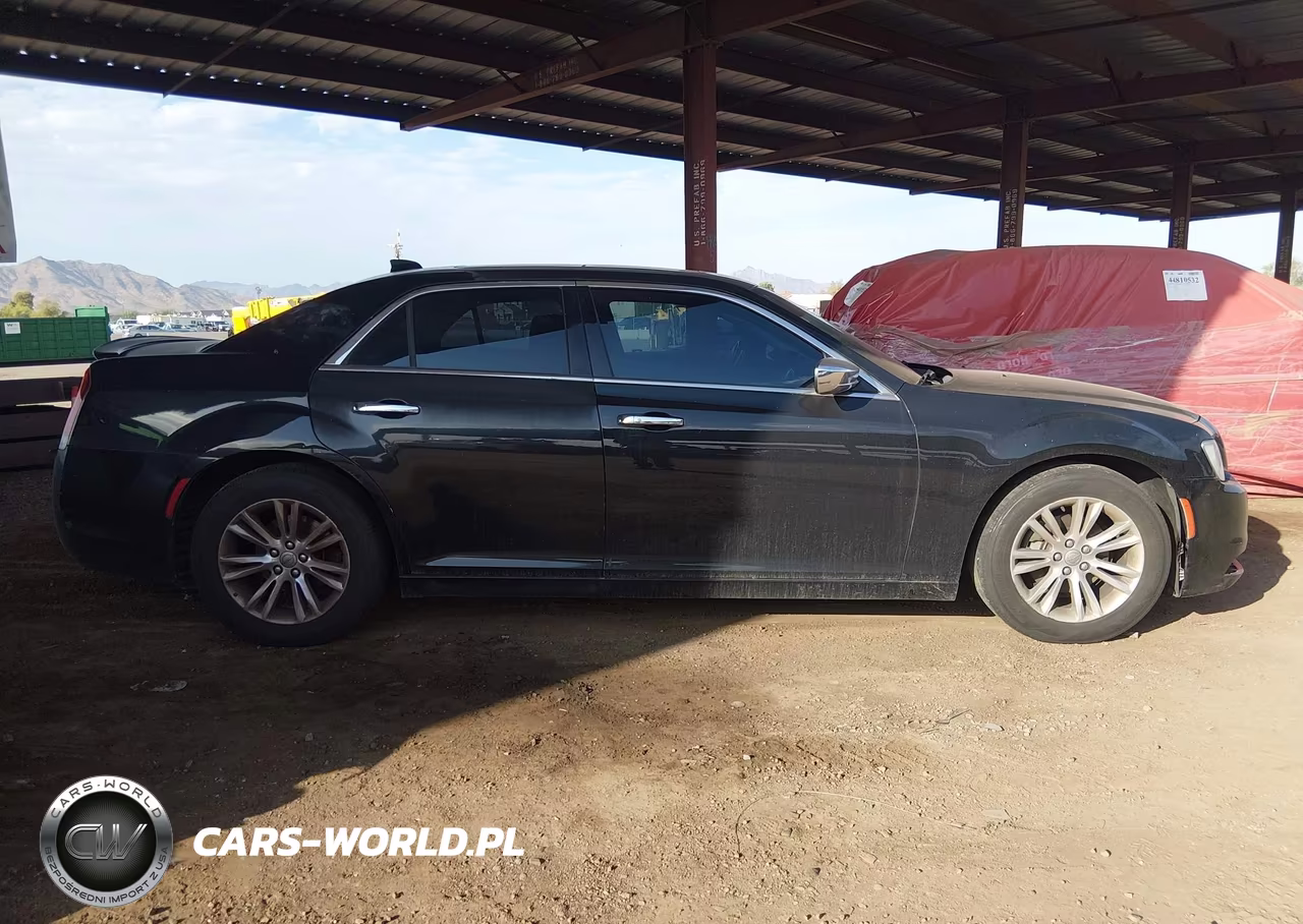 2015 Chrysler 300C VIN:2C3CCAEGXFH807604 - 13