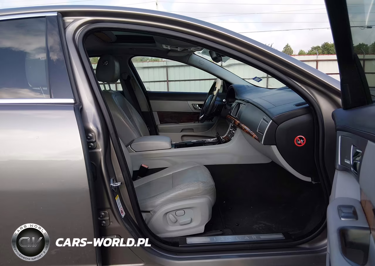 2011 Jaguar Xf Premium VIN:SAJWA0GB4BLR95433 - 5