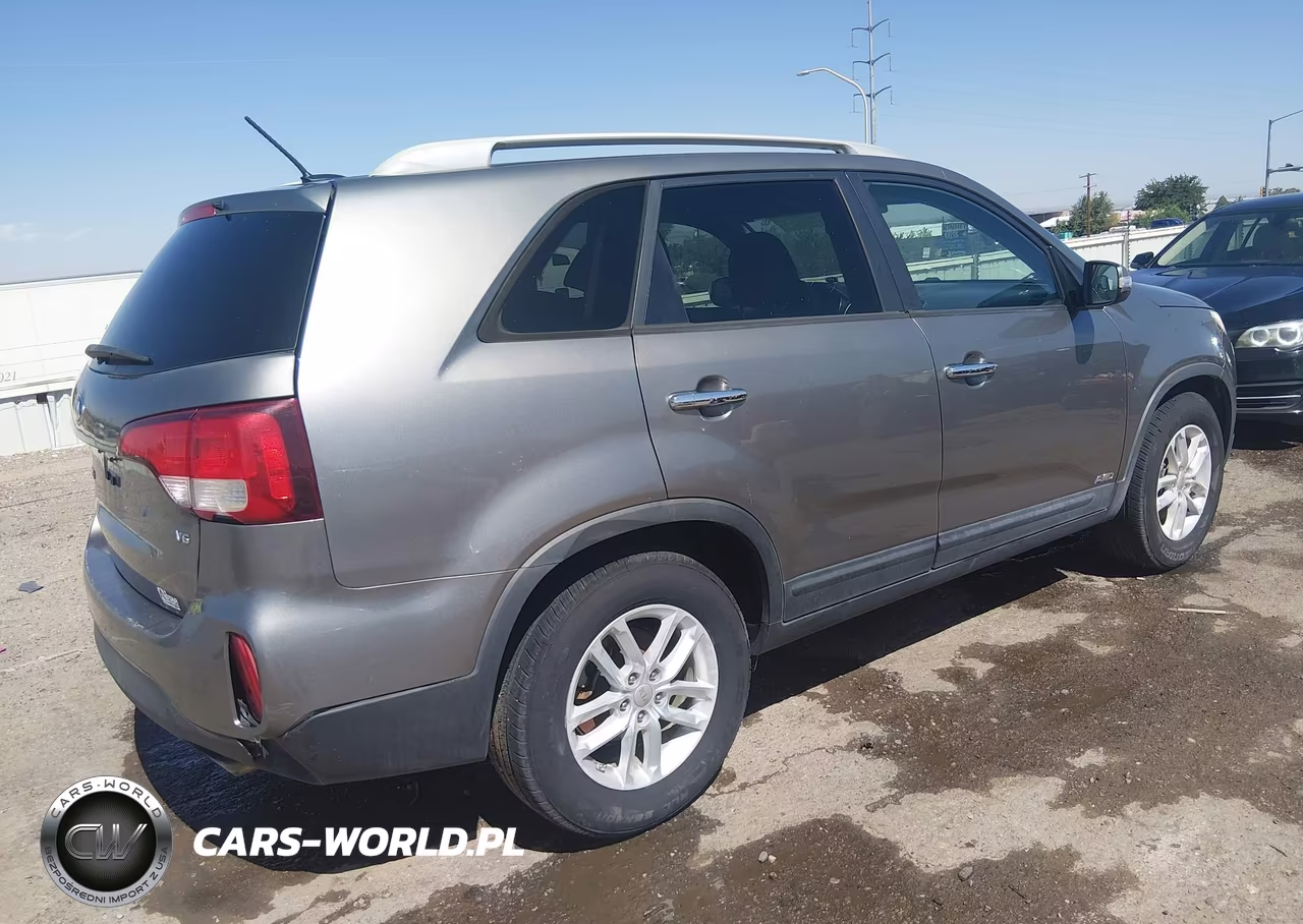 2015 Kia Sorento Lx V6 VIN:5XYKTDA79FG649625 - 4