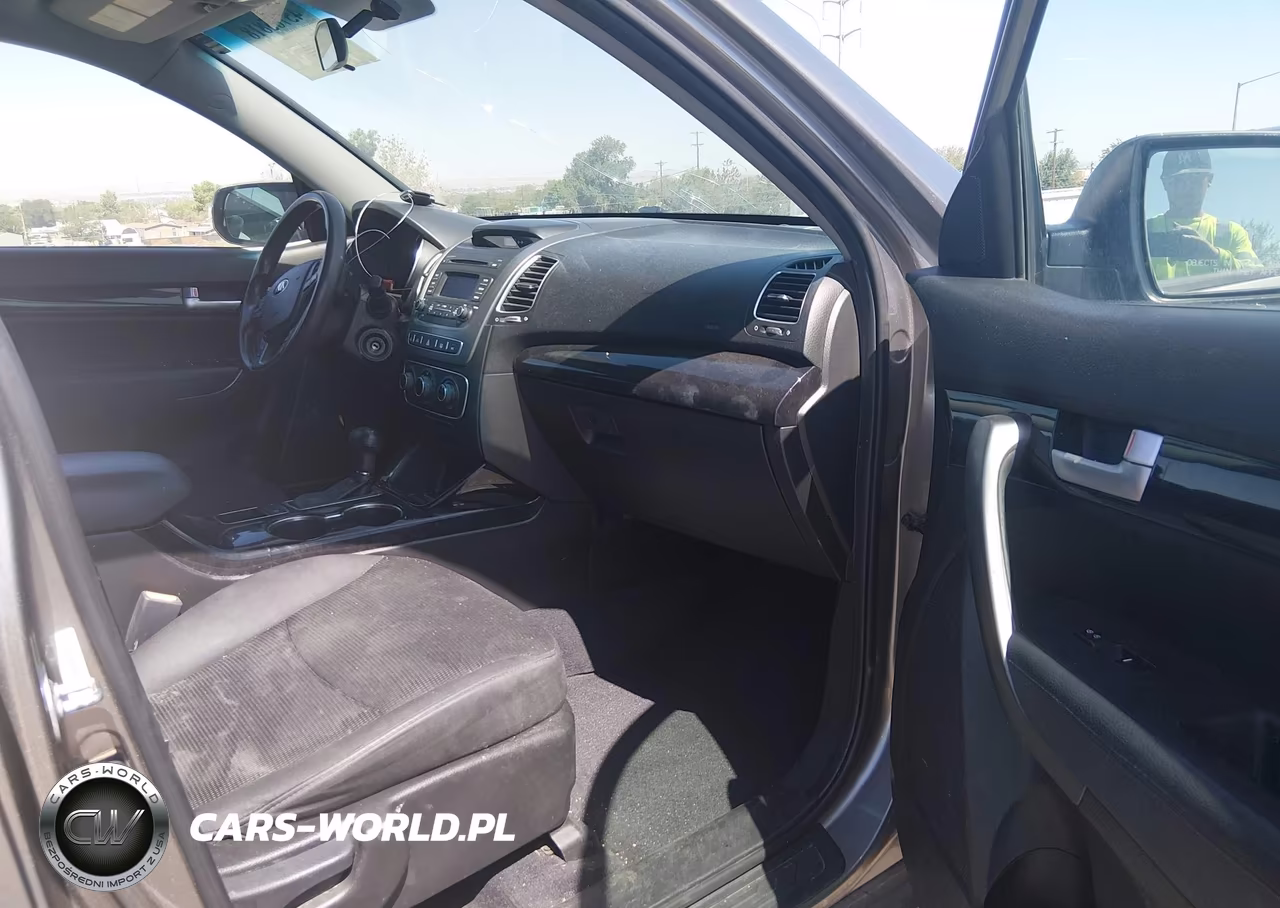 2015 Kia Sorento Lx V6 VIN:5XYKTDA79FG649625 - 5