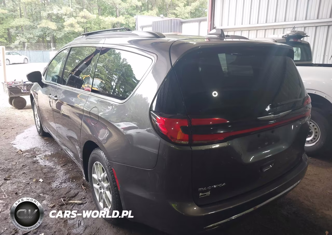 2022 Chrysler Pacifica Touring L VIN:2C4RC1BG9NR133108 - 3