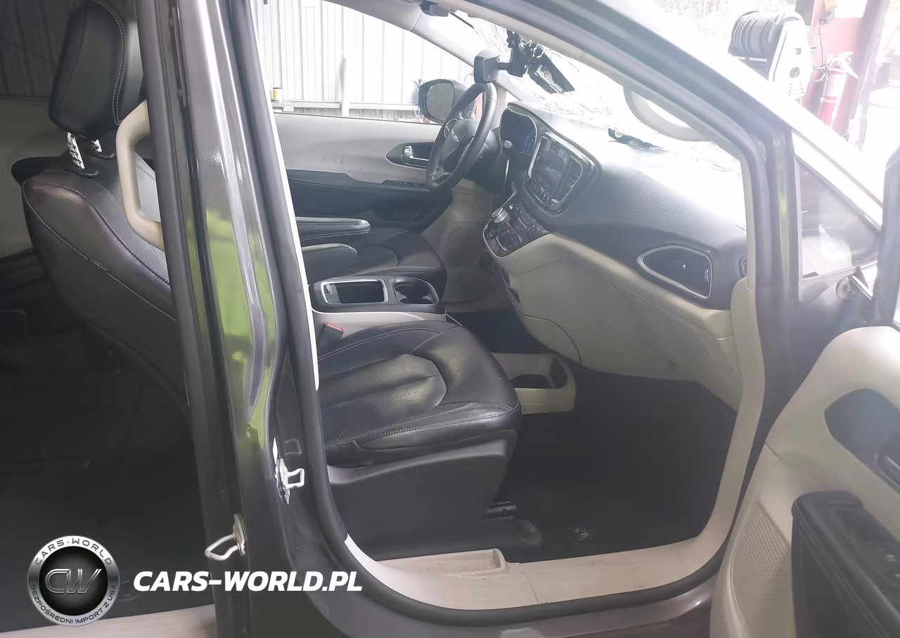 2022 Chrysler Pacifica Touring L VIN:2C4RC1BG9NR133108 - 5
