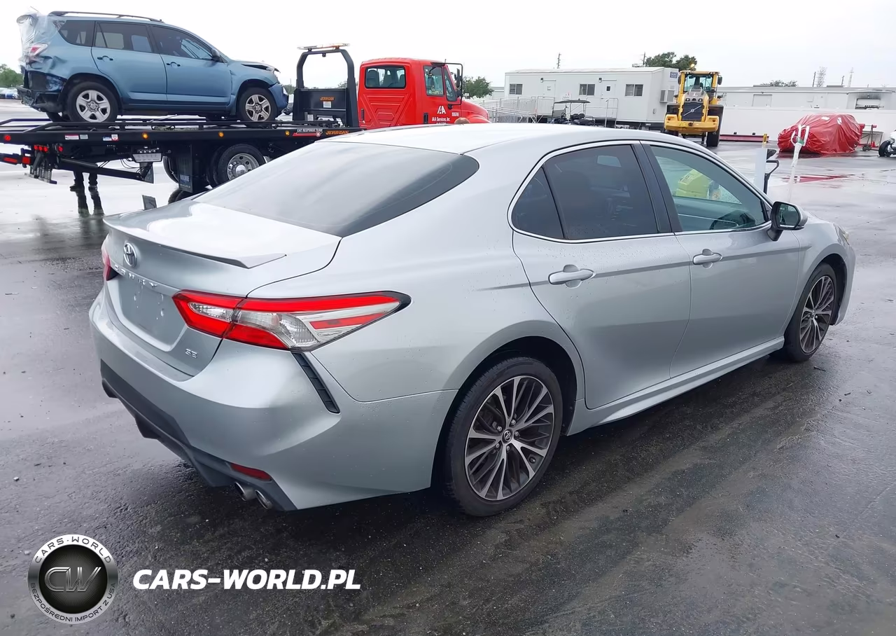 2018 Toyota Camry Se VIN:4T1B11HKXJU118323 - 4