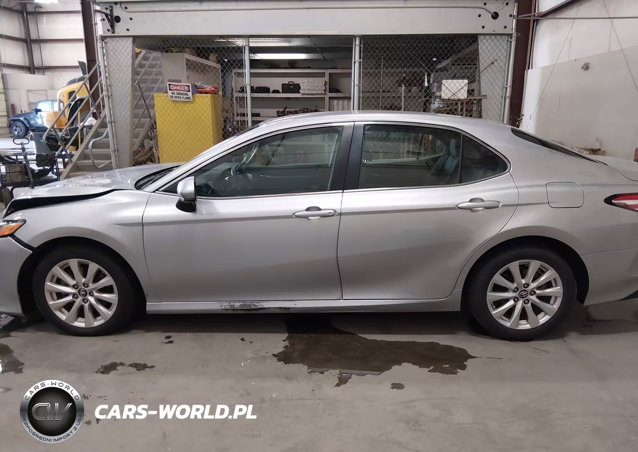2018 Toyota Camry Le VIN:4T1B11HK9JU520589 - 14