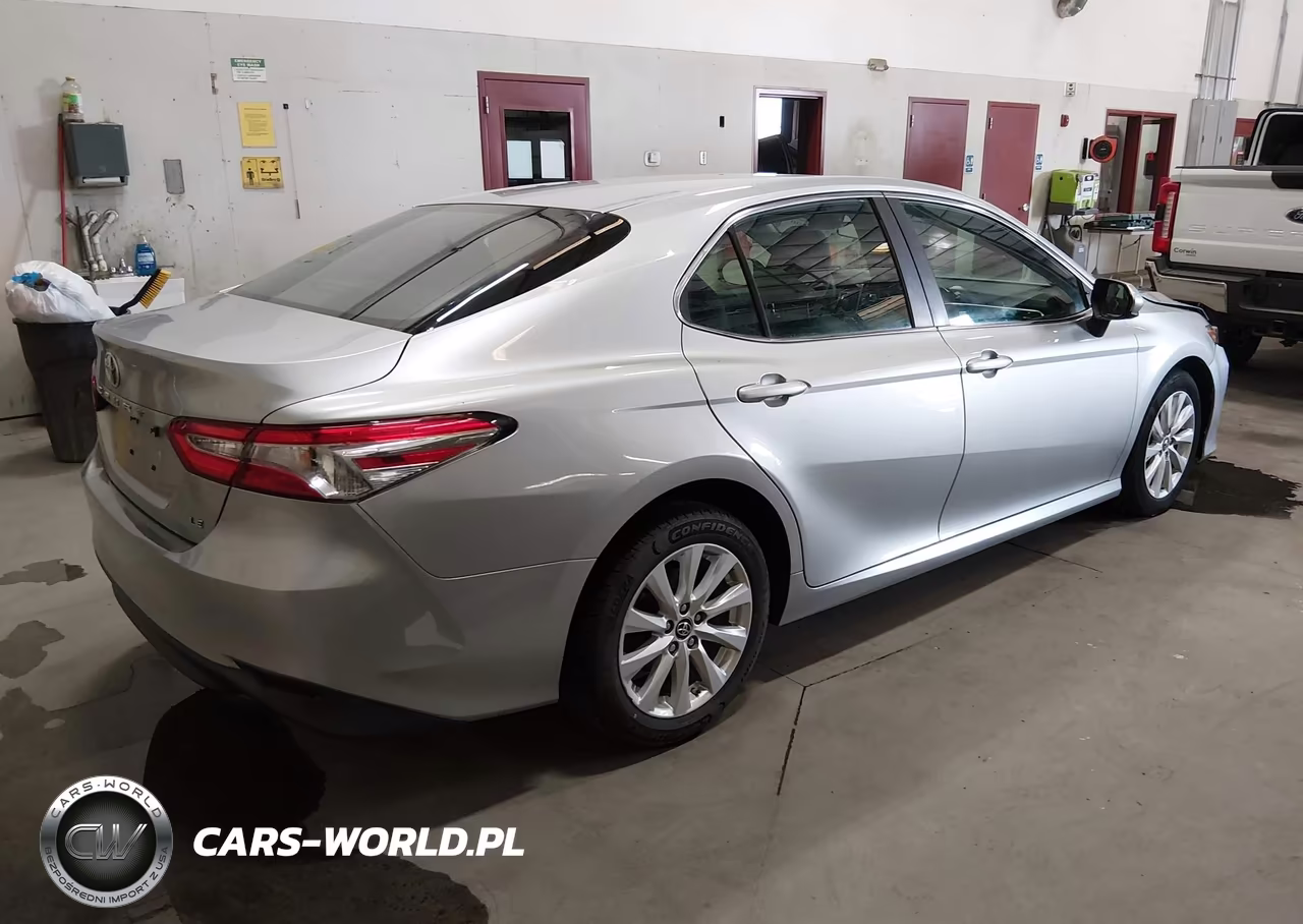 2018 Toyota Camry Le VIN:4T1B11HK9JU520589 - 4