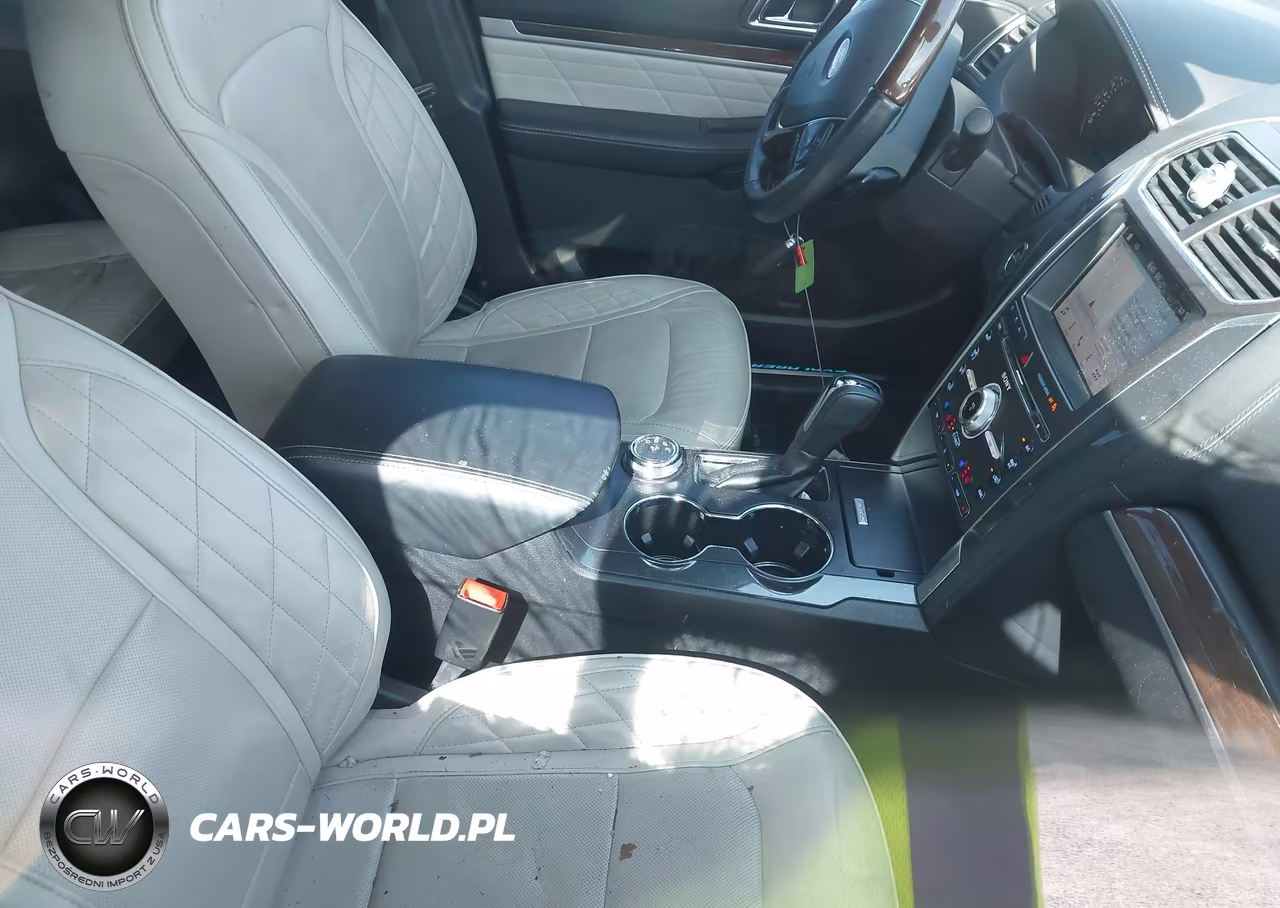 2018 Ford Explorer Platinum VIN:1FM5K8HT8JGA34575 - 5