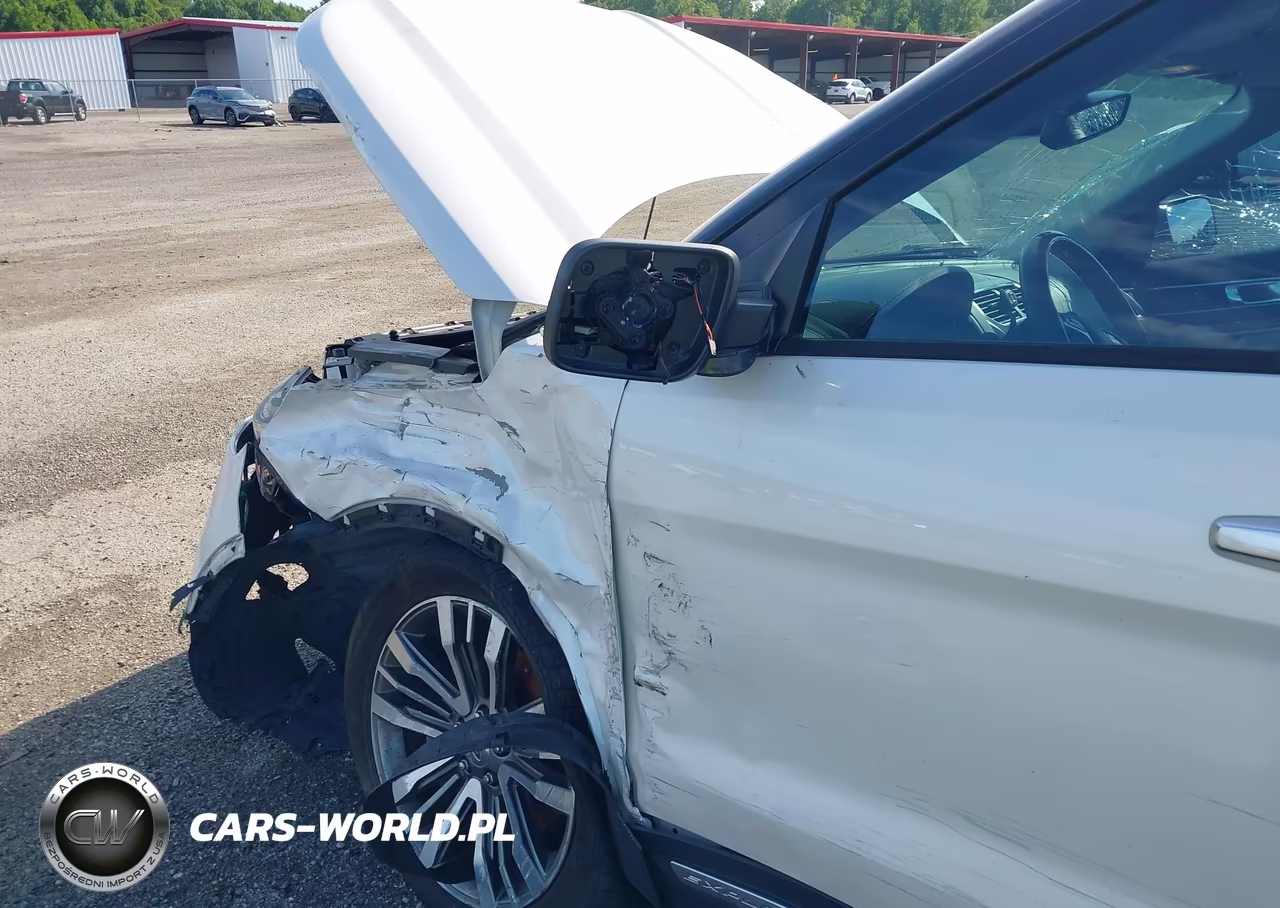 2018 Ford Explorer Platinum VIN:1FM5K8HT8JGA34575 - 6