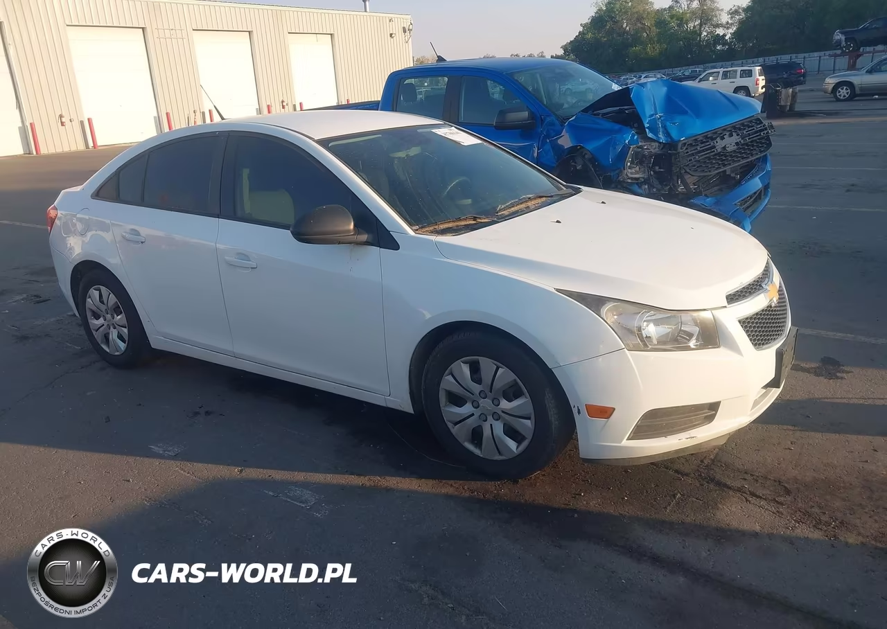 2013 Chevrolet Cruze Ls Auto – zdjęcie 1 z 11