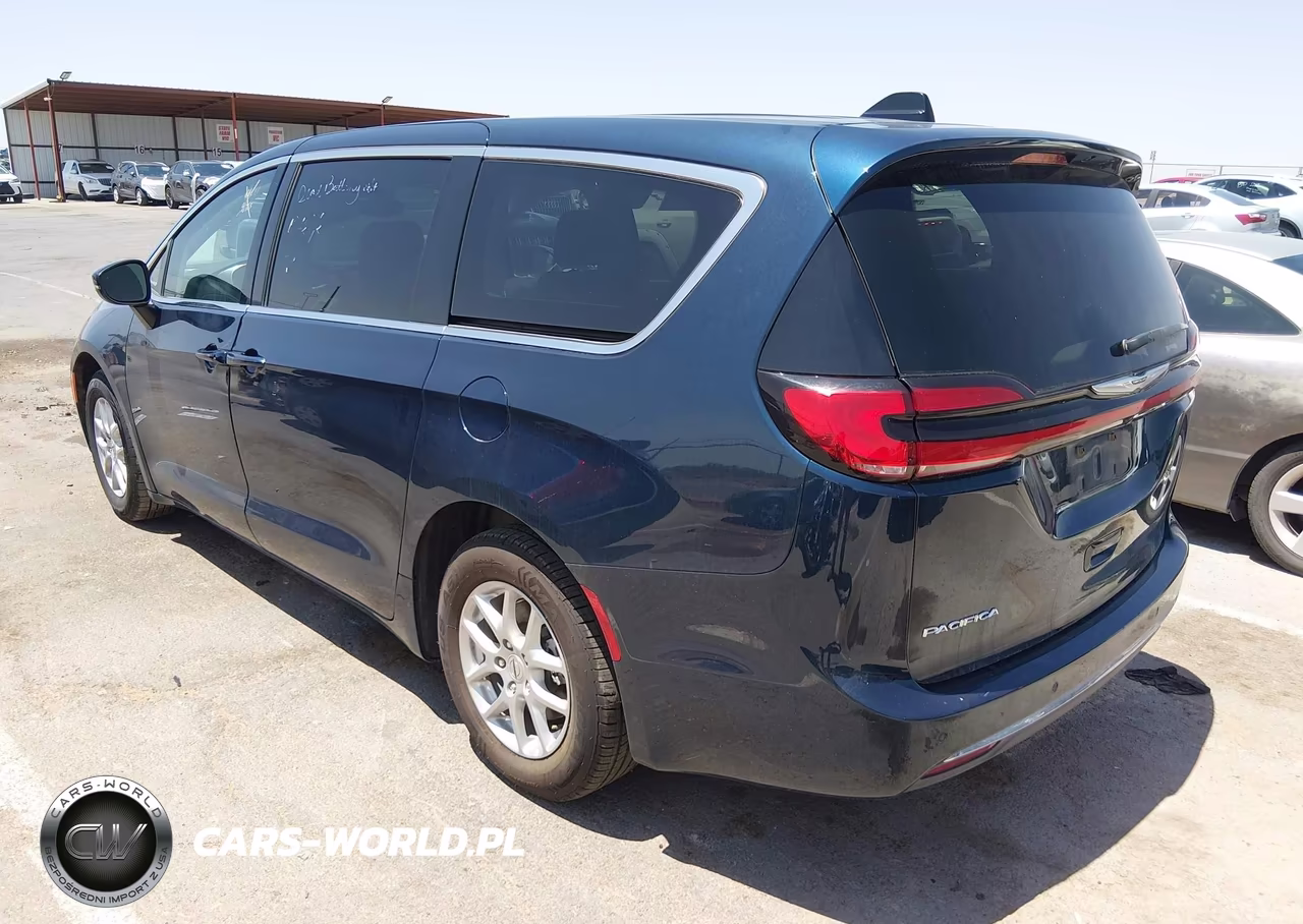 2023 Chrysler Pacifica Touring L VIN:2C4RC1BG0PR627568 - 3
