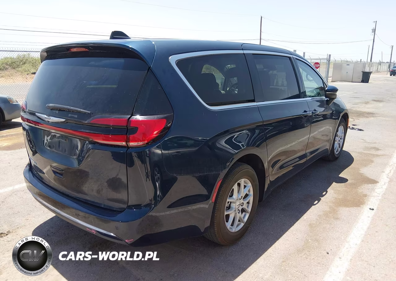 2023 Chrysler Pacifica Touring L VIN:2C4RC1BG0PR627568 - 4