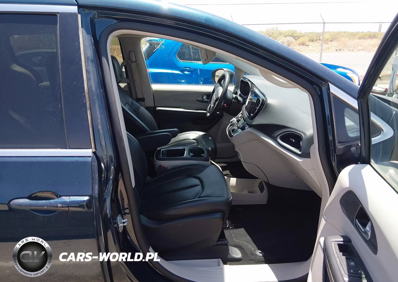 2023 Chrysler Pacifica Touring L VIN:2C4RC1BG0PR627568 - 5