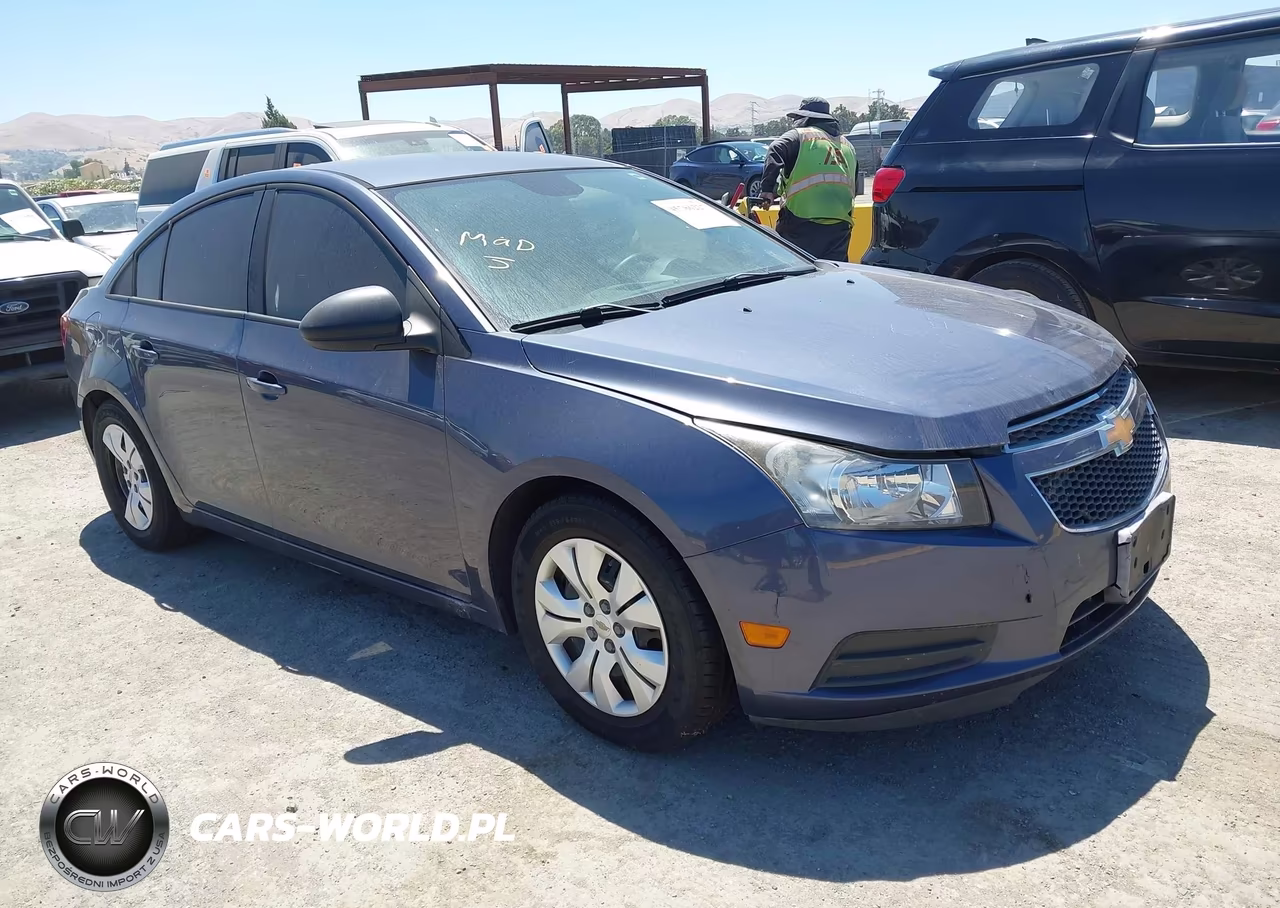 2013 Chevrolet Cruze Ls Auto – zdjęcie 1 z 11