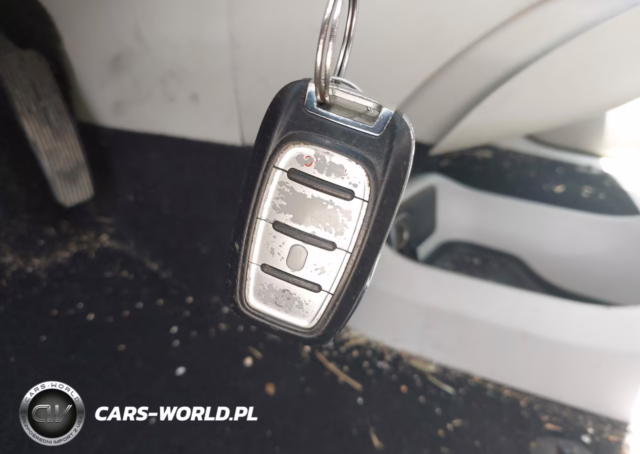 2017 Chrysler Pacifica Lx VIN:2C4RC1CG8HR512281 - 11
