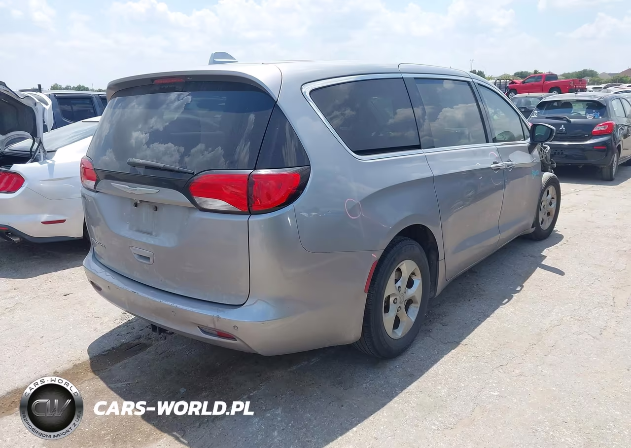2017 Chrysler Pacifica Lx VIN:2C4RC1CG8HR512281 - 4