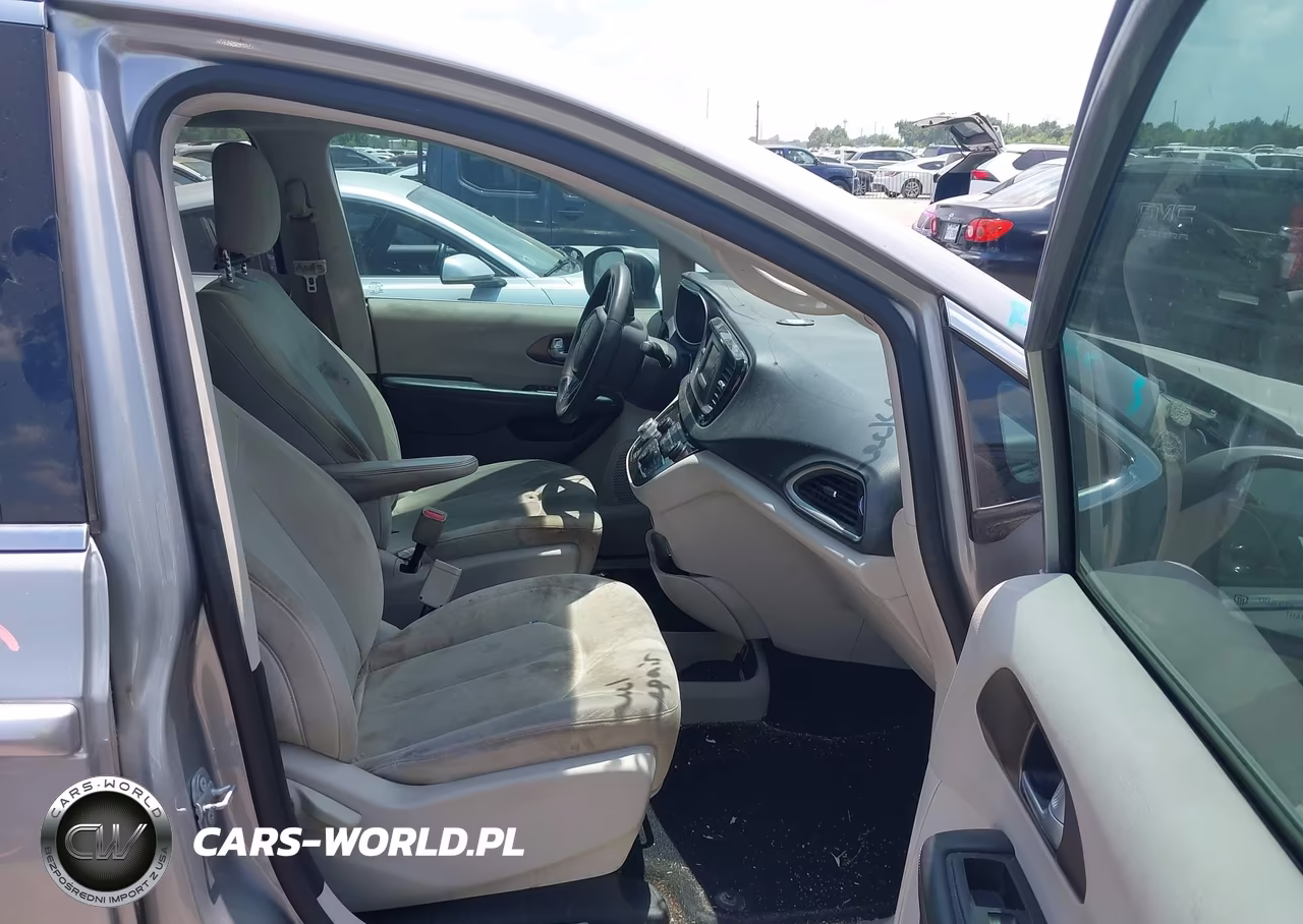 2017 Chrysler Pacifica Lx VIN:2C4RC1CG8HR512281 - 5