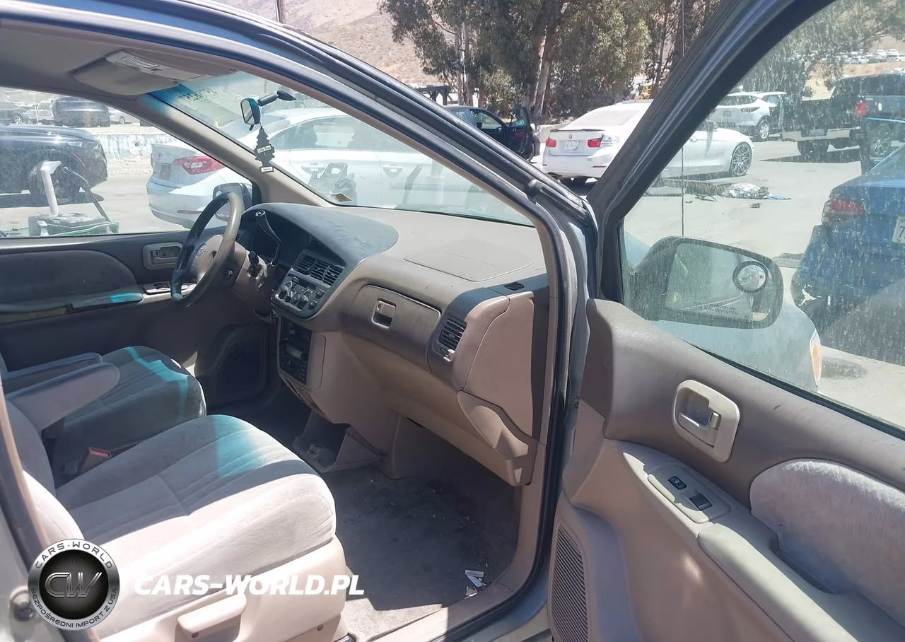 2000 Toyota Sienna Le VIN:4T3ZF13C5YU255638 - 5