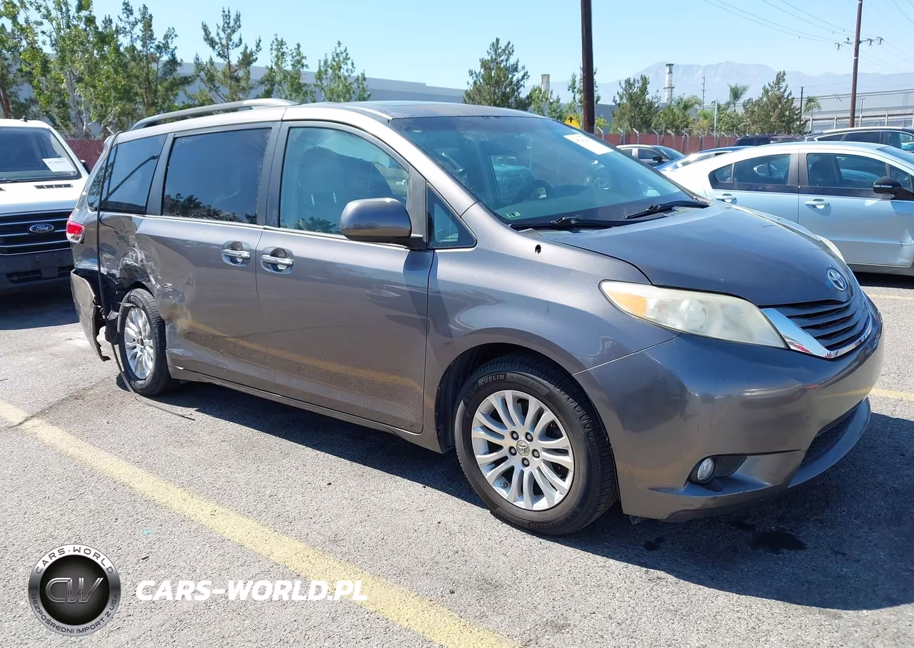 2014 Toyota Sienna Xle V6 8 Passenger