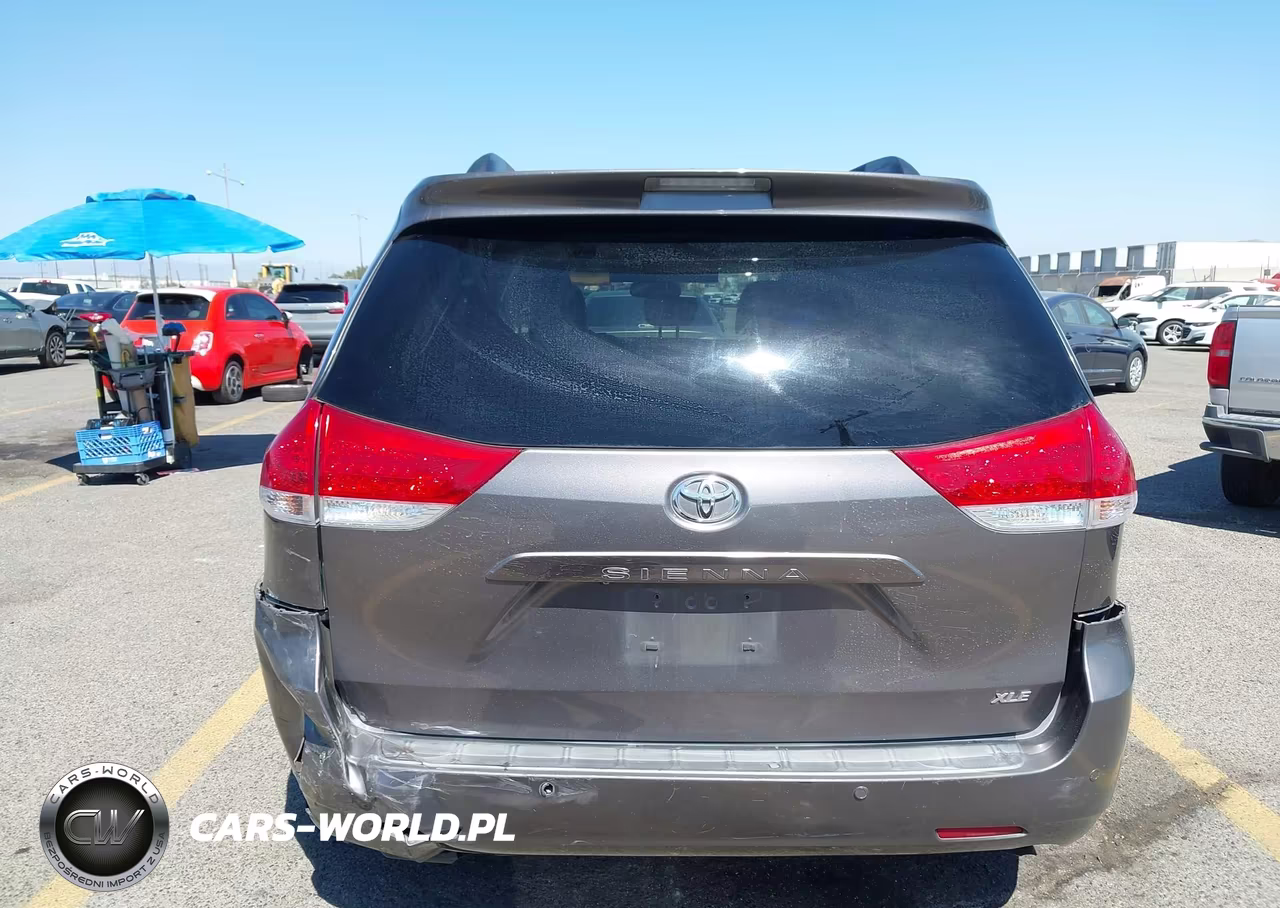 2014 Toyota Sienna Xle V6 8 Passenger VIN:5TDYK3DC2ES468383 - 16
