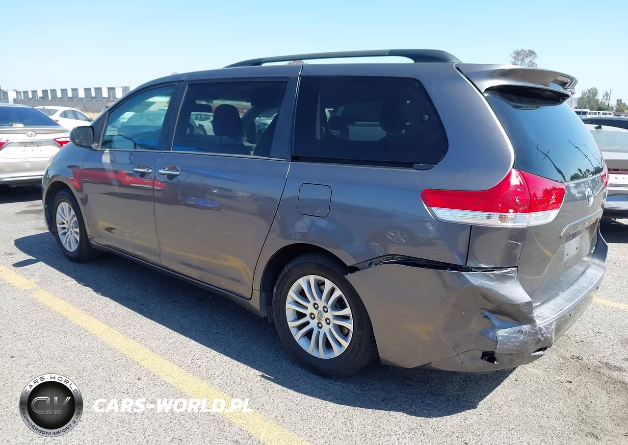 2014 Toyota Sienna Xle V6 8 Passenger VIN:5TDYK3DC2ES468383 - 3