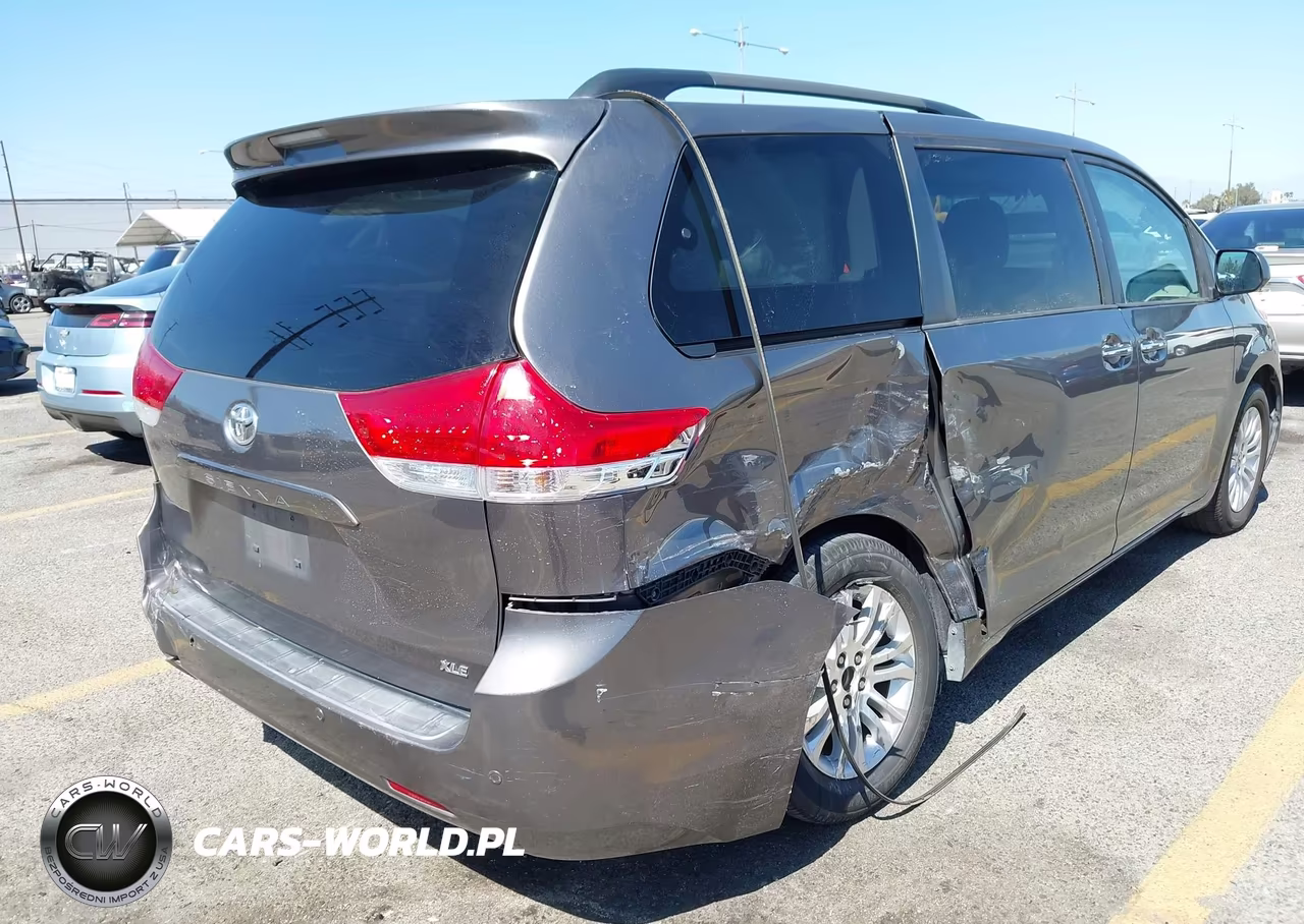 2014 Toyota Sienna Xle V6 8 Passenger VIN:5TDYK3DC2ES468383 - 4