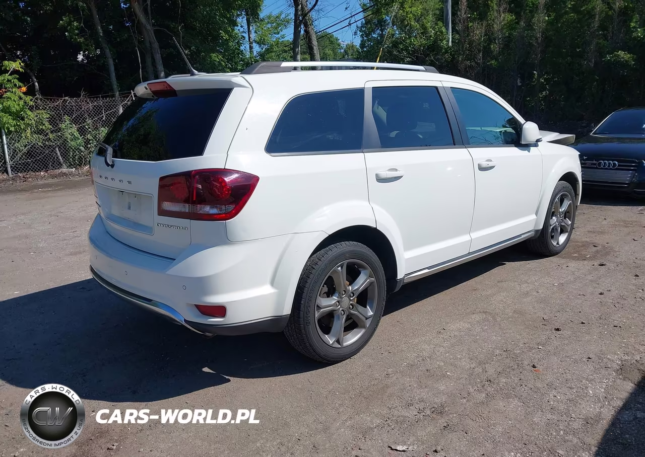 2017 Dodge Journey Crossroad Plus VIN:3C4PDCGB1HT613075 - 4