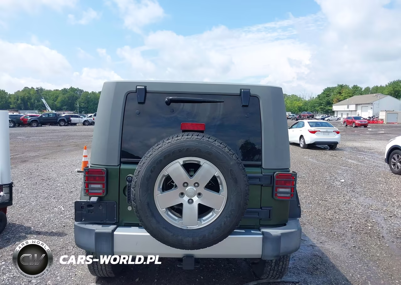 2008 Jeep Wrangler Unlimited Sahara VIN:1J8GA59178L552120 - 17