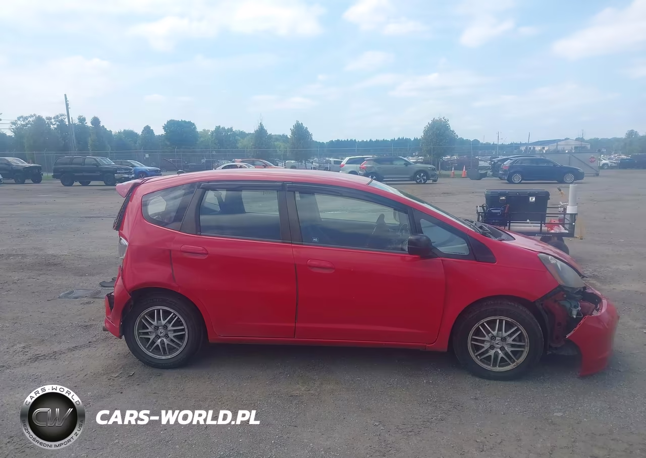 2011 Honda Fit VIN:JHMGE8G35BS001147 - 13