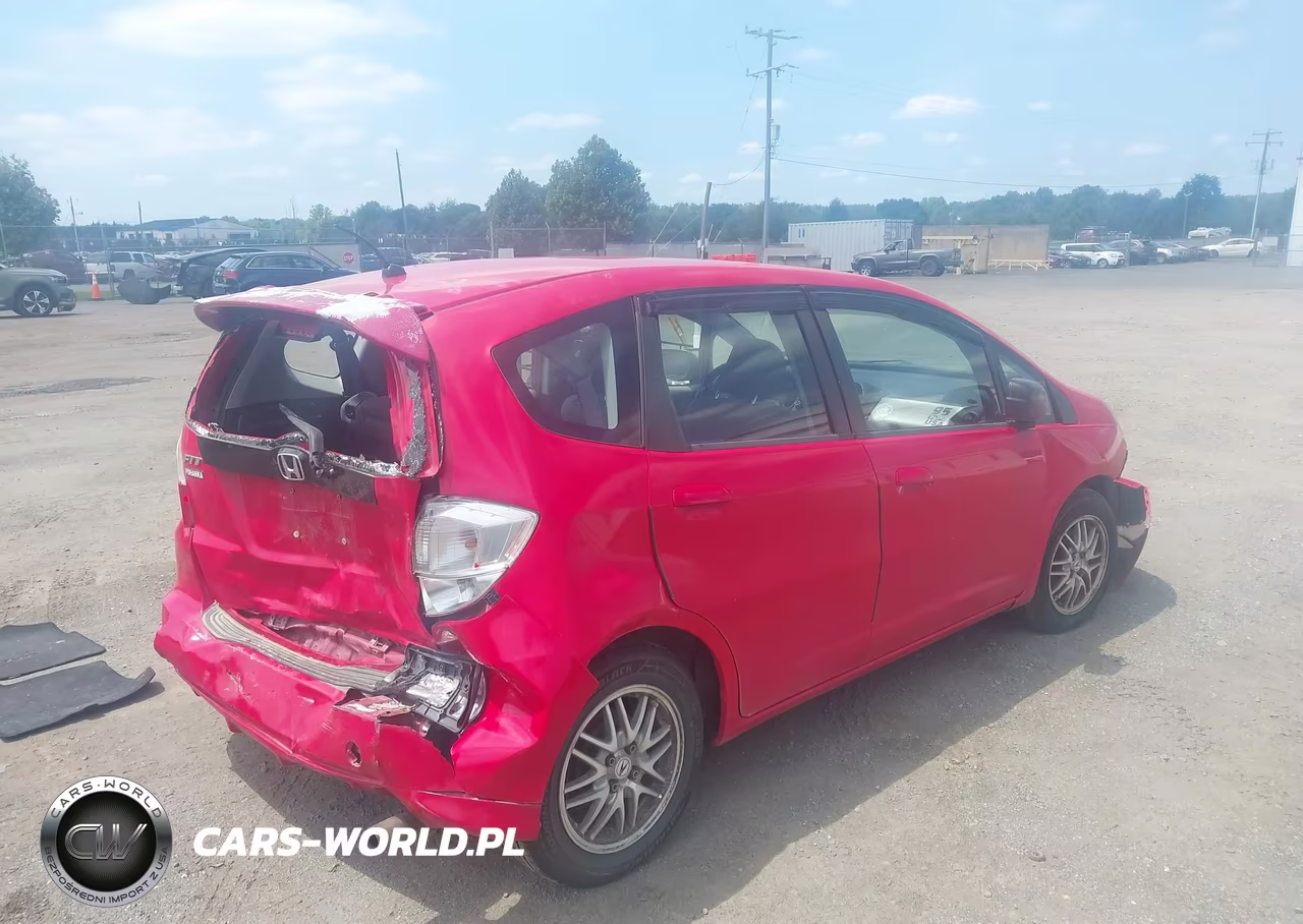 2011 Honda Fit VIN:JHMGE8G35BS001147 - 4