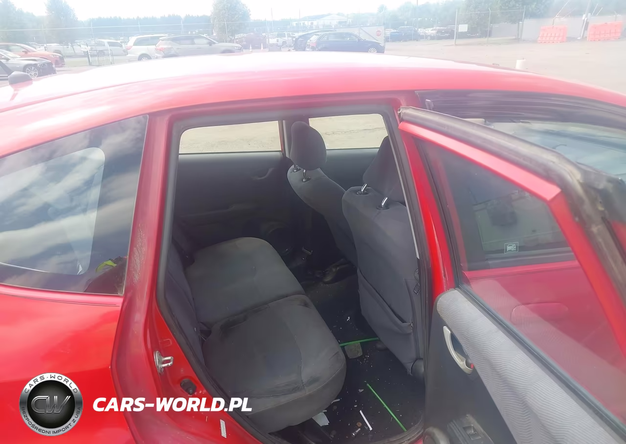 2011 Honda Fit VIN:JHMGE8G35BS001147 - 8