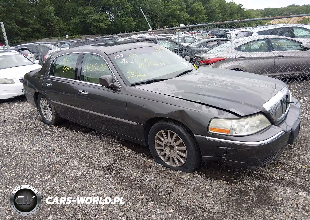 2005 Lincoln Town Car Signature – zdjęcie 1 z 11
