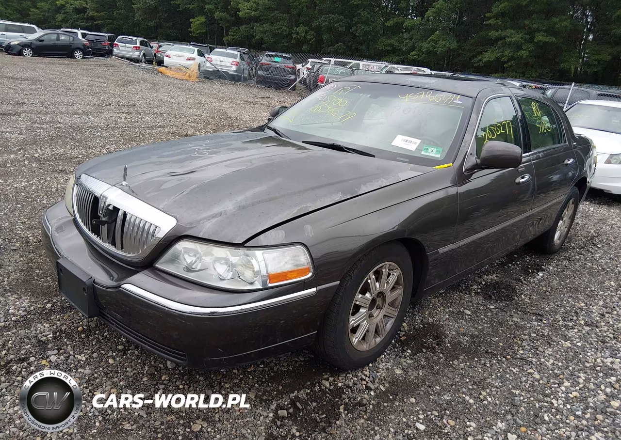 2005 Lincoln Town Car Signature VIN:1LNHM81W55Y605919 - 2